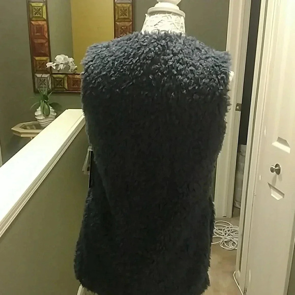 DESIGN LAB FUR VEST - Picture 3 of 6